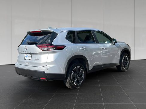 Used 2024 Nissan Rogue SV AWD/4WD image 5