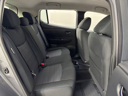 Used 2025 Nissan Leaf S image 33