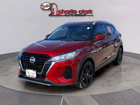Used 2023 Nissan Kicks SV FWD image 2