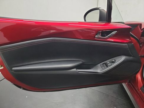 Used 2019 MAZDA MX-5 Miata RF Grand Touring image 13
