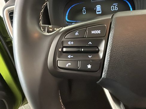 Certified 2023 Hyundai Venue SEL FWD image 20