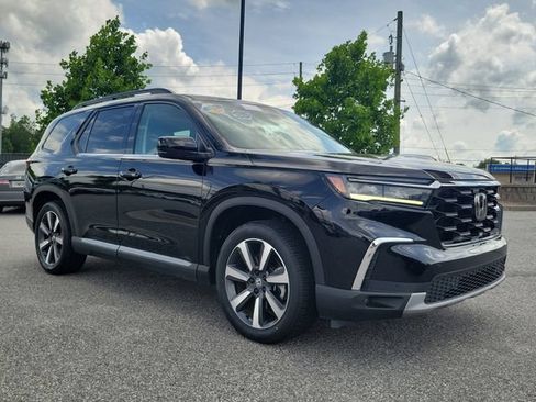 Certified 2024 Honda Pilot Touring image 3