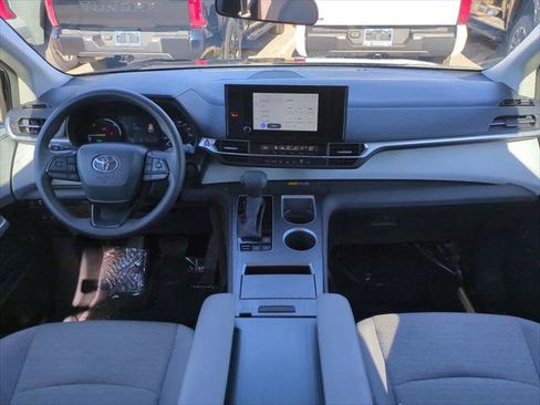 Certified 2025 Toyota Sienna LE image 15