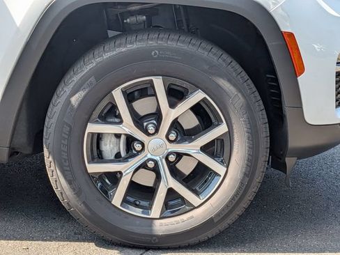 Certified 2023 Jeep Grand Cherokee Limited w/ Trailer Tow Prep Group (B) AWD/4WD image 34