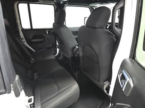 Used 2022 Jeep Gladiator Willys image 17