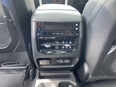 Used 2023 Jeep Grand Cherokee L Overland AWD/4WD image 19