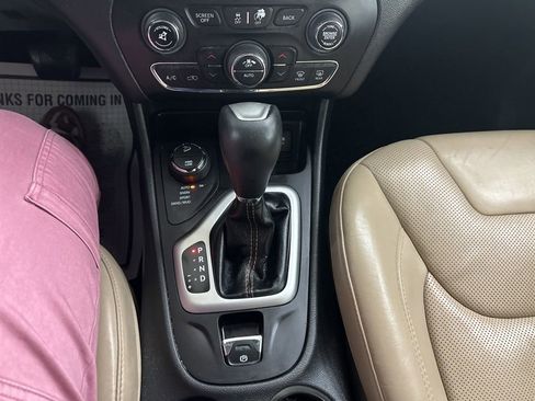 Used 2015 Jeep Cherokee Limited w/ Luxury Group image 43