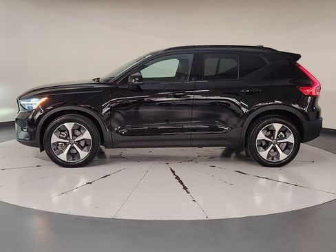 Certified 2026 Volvo XC40 B5 Plus AWD/4WD image 5
