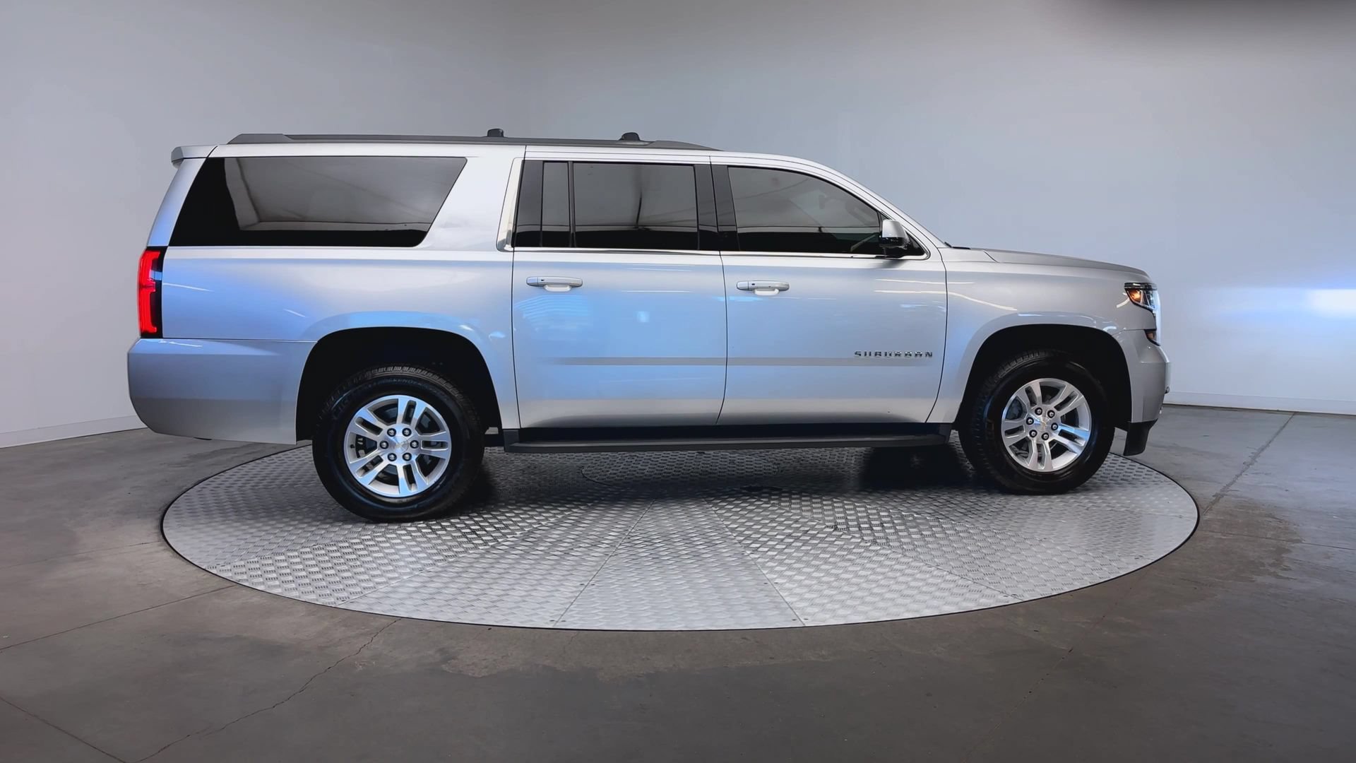 Used 2018 Chevrolet Suburban LT AWD/4WD image 9
