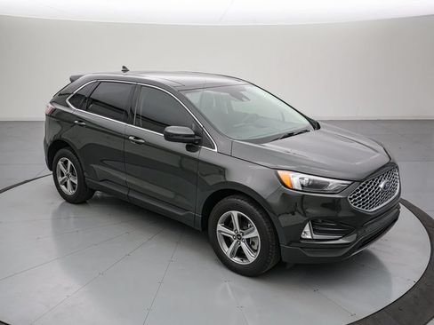 Certified 2024 Ford Edge SEL w/ Convenience Package AWD/4WD image 2