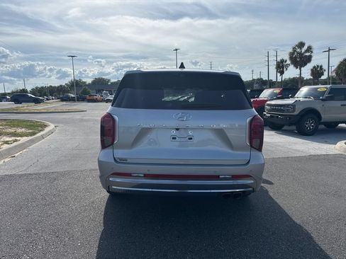 Used 2023 Hyundai Palisade Calligraphy FWD image 3