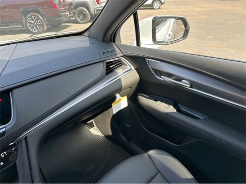 New 2025 Cadillac XT5 Luxury image 17