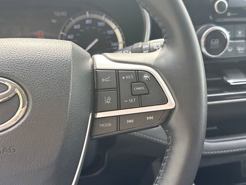 Used 2022 Toyota Highlander XLE image 27