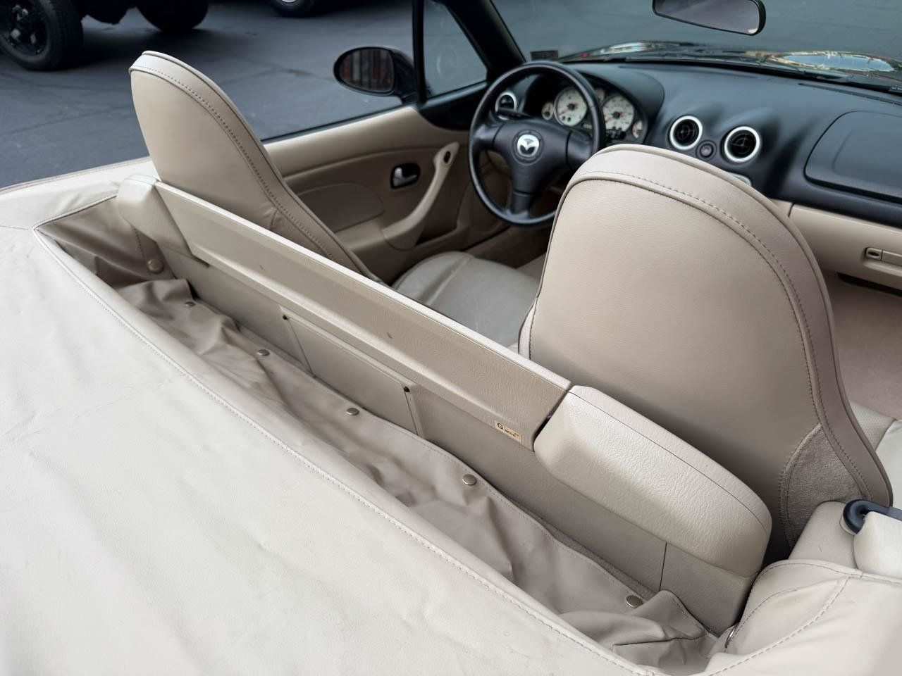 Used 2004 MAZDA MX-5 Miata LS RWD image 27