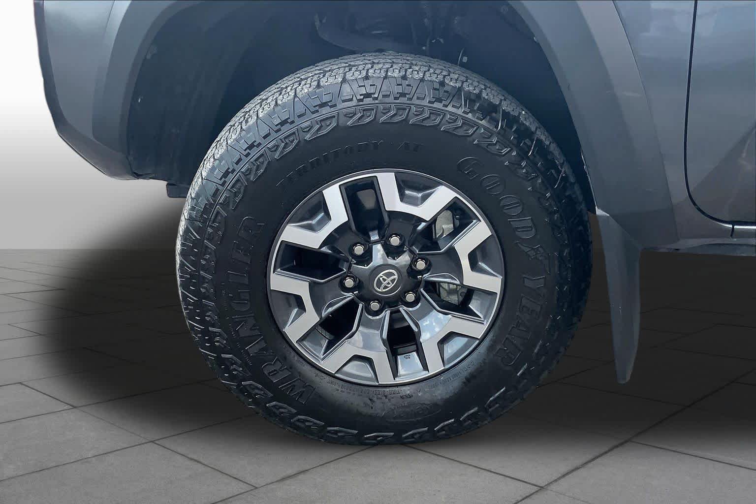 Used 2023 Toyota Tacoma TRD Off-Road w/ TRD Premium Off Road Package AWD/4WD image 10