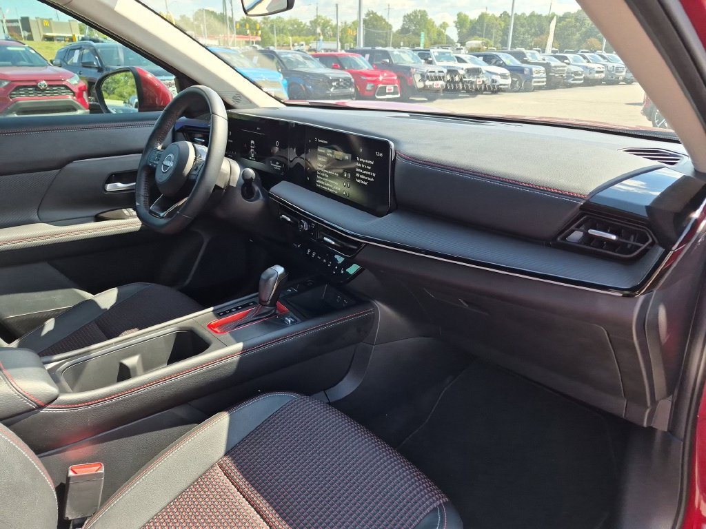 Used 2025 Nissan Kicks SR w/ SR Premium Package AWD/4WD image 39