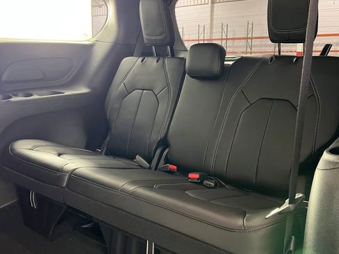New 2026 Chrysler Pacifica Select FWD image 18