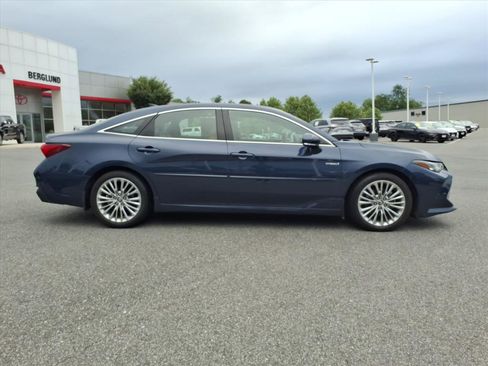 Used 2020 Toyota Avalon Limited w/ Advanced Safety Package FWD image 3