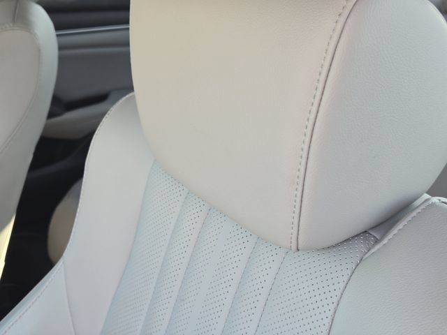 Used 2018 Honda Accord Touring image 16