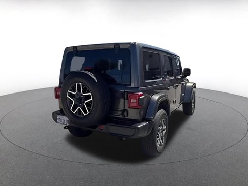 Used 2025 Jeep Wrangler Unlimited Sahara AWD/4WD image 15