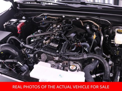Certified 2025 Toyota Tacoma SR5 AWD/4WD image 17