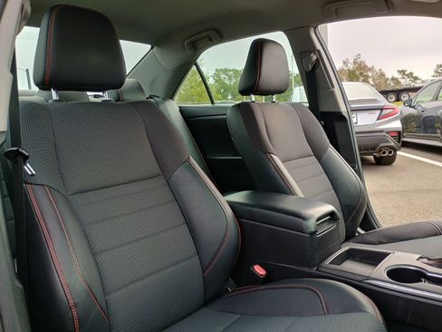 Used 2017 Toyota Camry SE image 23