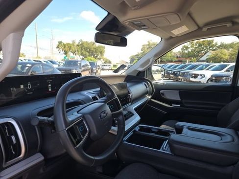 Used 2025 Ford Expedition Active RWD image 10