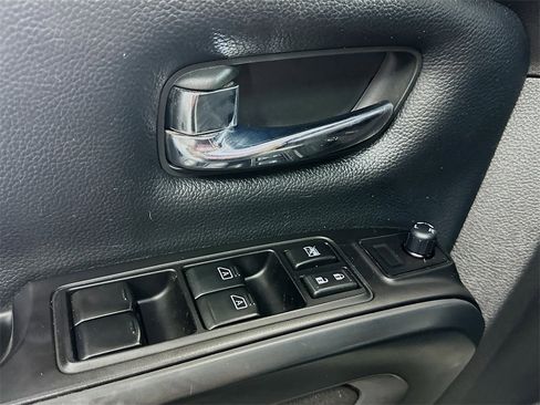 Used 2018 Nissan Titan SL w/ Midnight Edition image 19