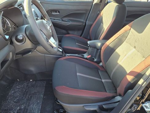 Used 2025 Nissan Versa SR w/ Trunk Package image 17