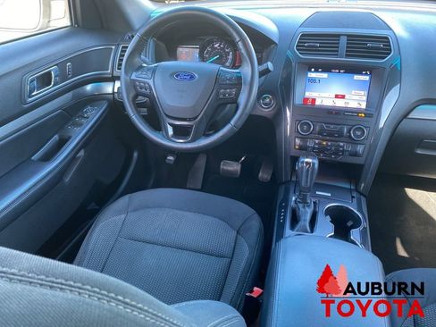 Used 2018 Ford Explorer XLT w/ Equipment Group 201A FWD image 30