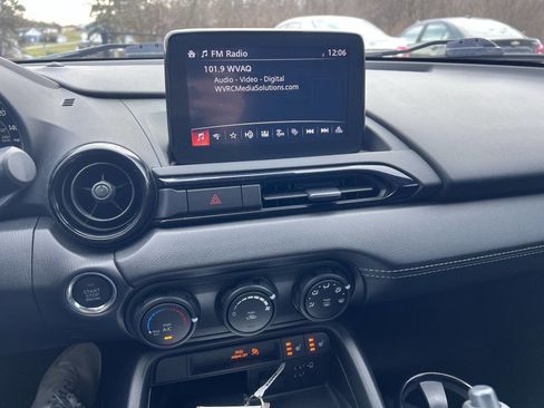 Used 2020 MAZDA MX-5 Miata Club image 17