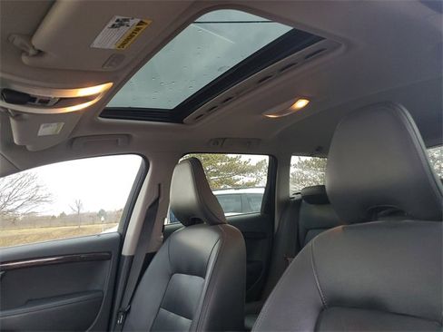 Used 2016 Volvo XC70 T5 Premier w/ Proximity Package image 17