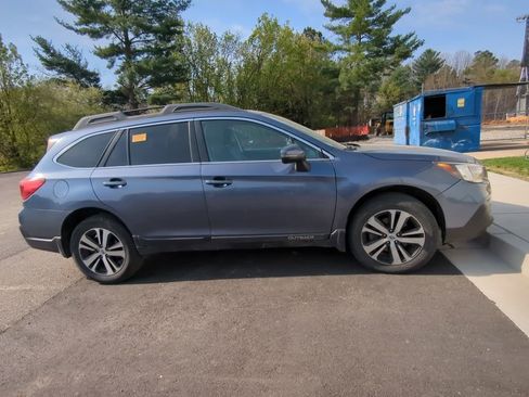 Used 2018 Subaru Outback 3.6R Limited image 2