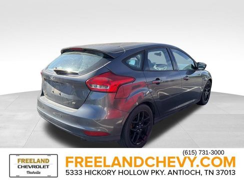 Used 2016 Ford Focus SE w/ Equipment Group 201A FWD image 2