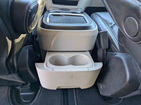 Used 2024 Chrysler Pacifica Touring-L image 18