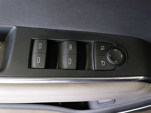 Used 2024 GMC Acadia Elevation image 24