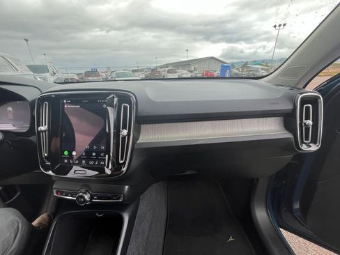 Used 2024 Volvo XC40 B5 Core AWD/4WD image 37
