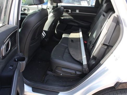 Used 2022 Kia Sorento S image 3