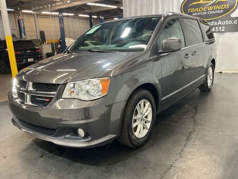 Used 2019 Dodge Grand Caravan SXT FWD image 4