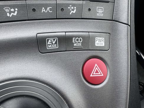 Used 2014 Toyota Prius Four image 28