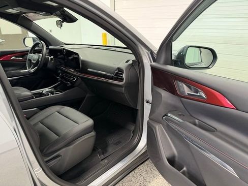 Used 2025 Chevrolet Traverse Z71 w/ Driver Confidence Package image 28