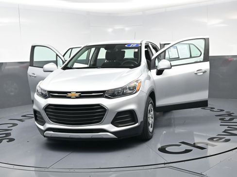 Used 2019 Chevrolet Trax LS image 20