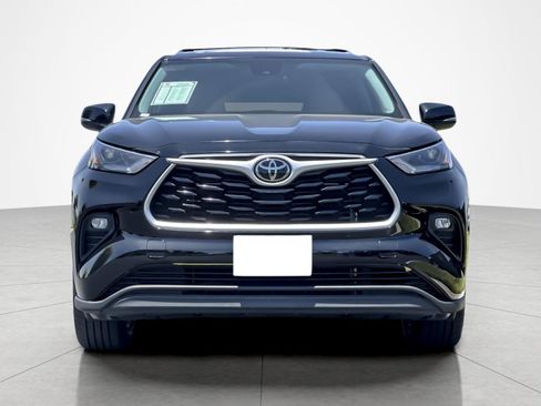Used 2022 Toyota Highlander LE FWD image 8