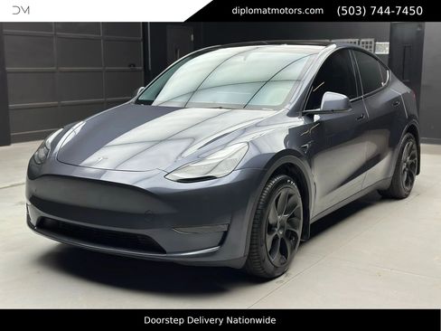 Used 2023 Tesla Model Y Long Range image 1