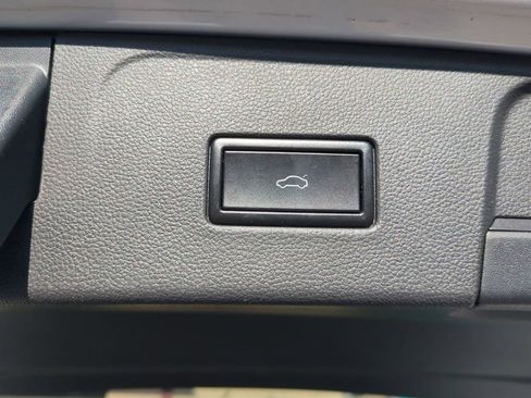 Used 2018 Volkswagen Atlas SE image 15