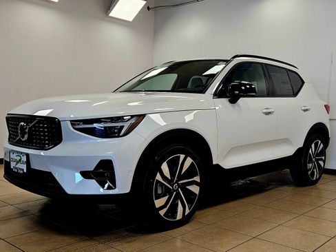 New 2026 Volvo XC40 B5 Ultra w/ Climate Package image 4
