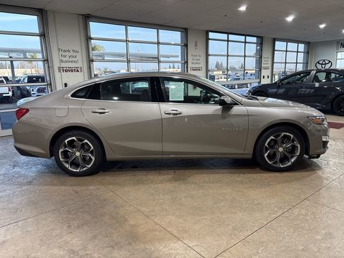 Used 2023 Chevrolet Malibu LT image 3