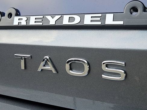 Certified 2025 Volkswagen Taos SE w/ Panoramic Sunroof Package AWD/4WD image 33