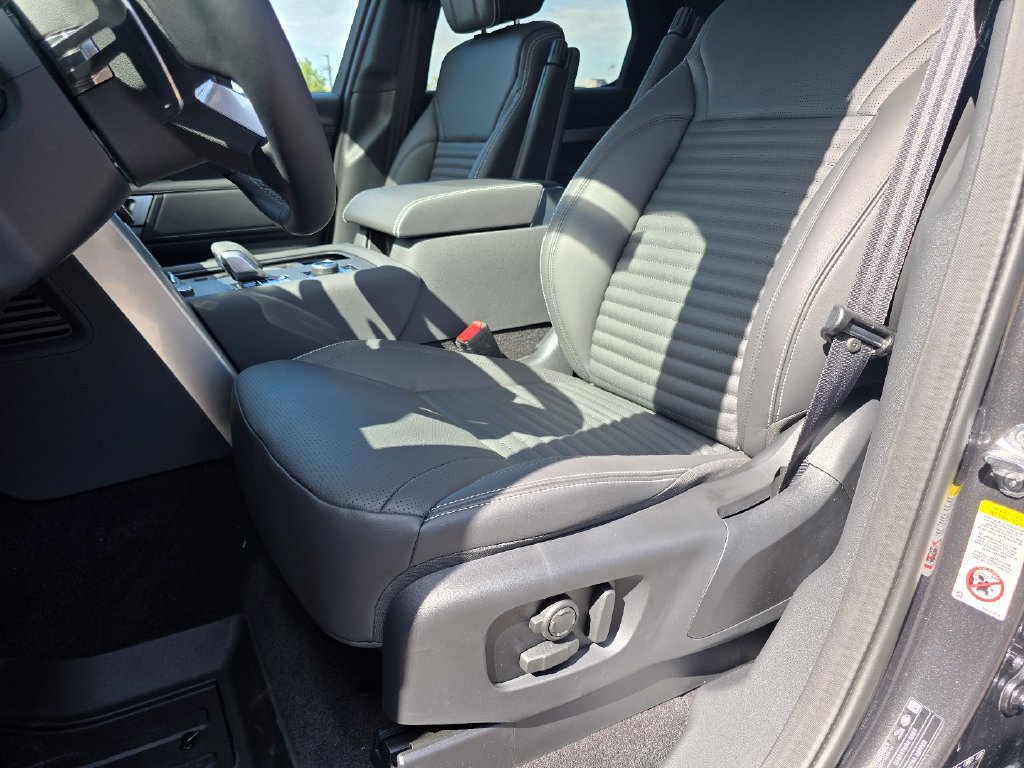 New 2026 Land Rover Discovery Limited Edition AWD/4WD image 21