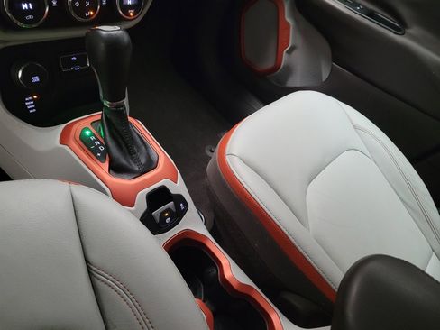 Used 2015 Jeep Renegade Limited image 26